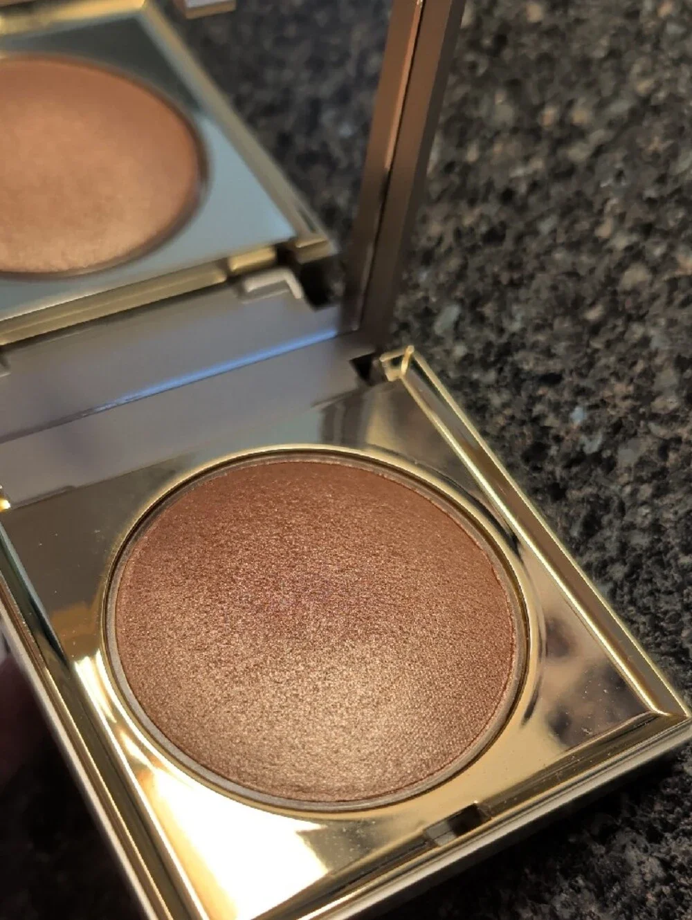 Nearly New! Stila Bronze Heaven's Hue Highlighter Compact